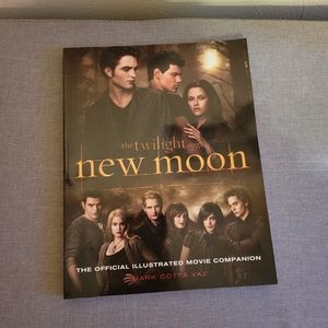 New Moon: The Official Illustrated Movie Companion (The Twilight Saga) Bella